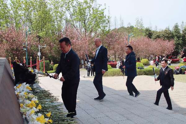 清明祭扫.gif
