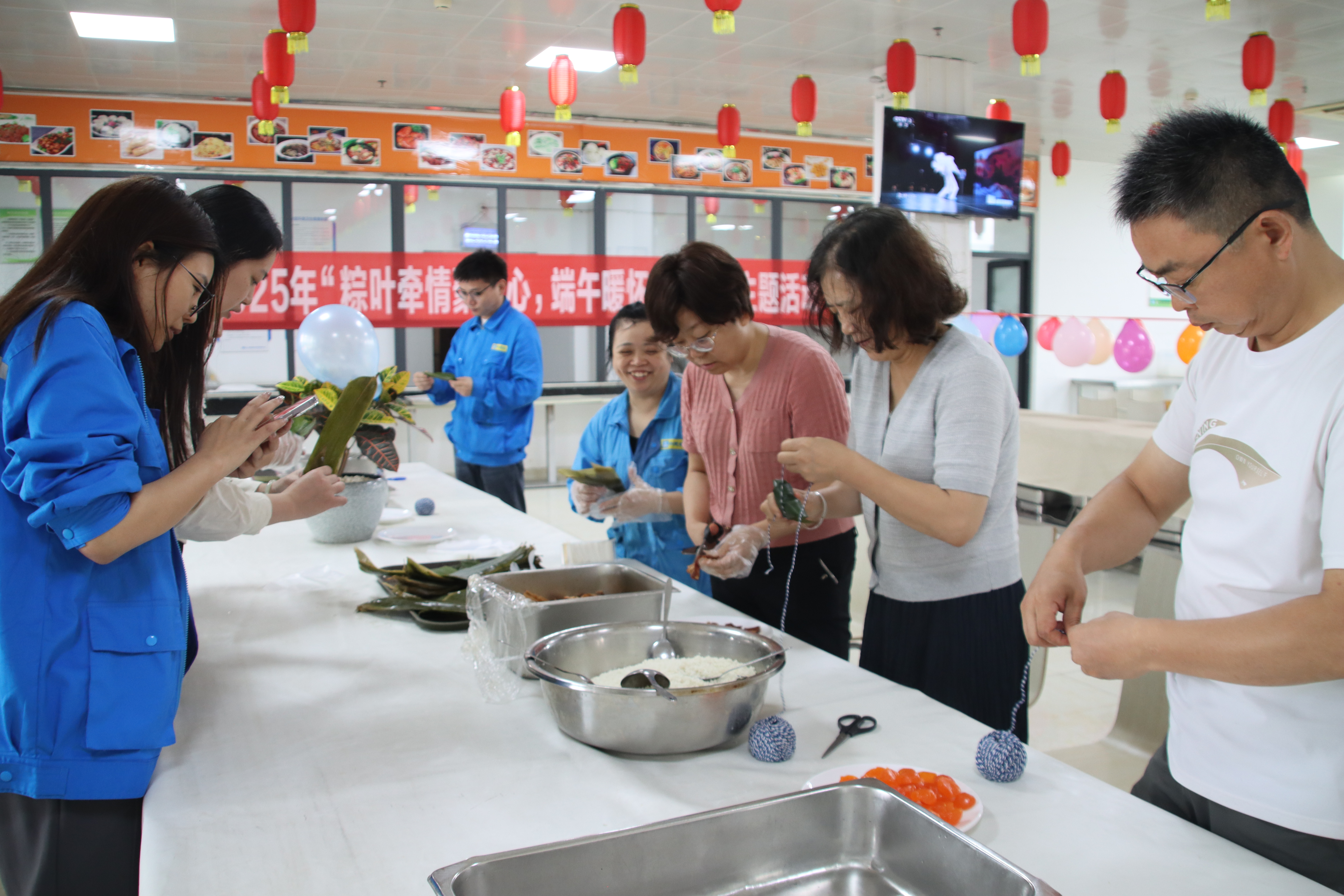 包粽子活动.JPG